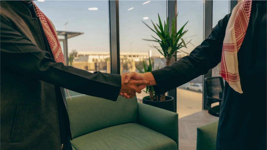 شركةٌ رائدة تقدم حلولًا مبتكرة ومستدامة في مجال خدمات سفن الروافد والخطوط الملاحية الإقليمية المنتظمة 